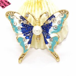 NEW BETSEY JOHNSON RHINESTONE EMBELLISHED BLUE & PEARL BUTTERFLY BROOCH PIN UNUS